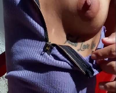 Casadinha safadinha gostosa  em  casa batendo uma siririca