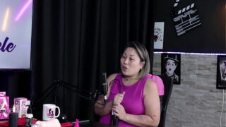 Safada foi no sexshop e se deliciou com seus vibradores